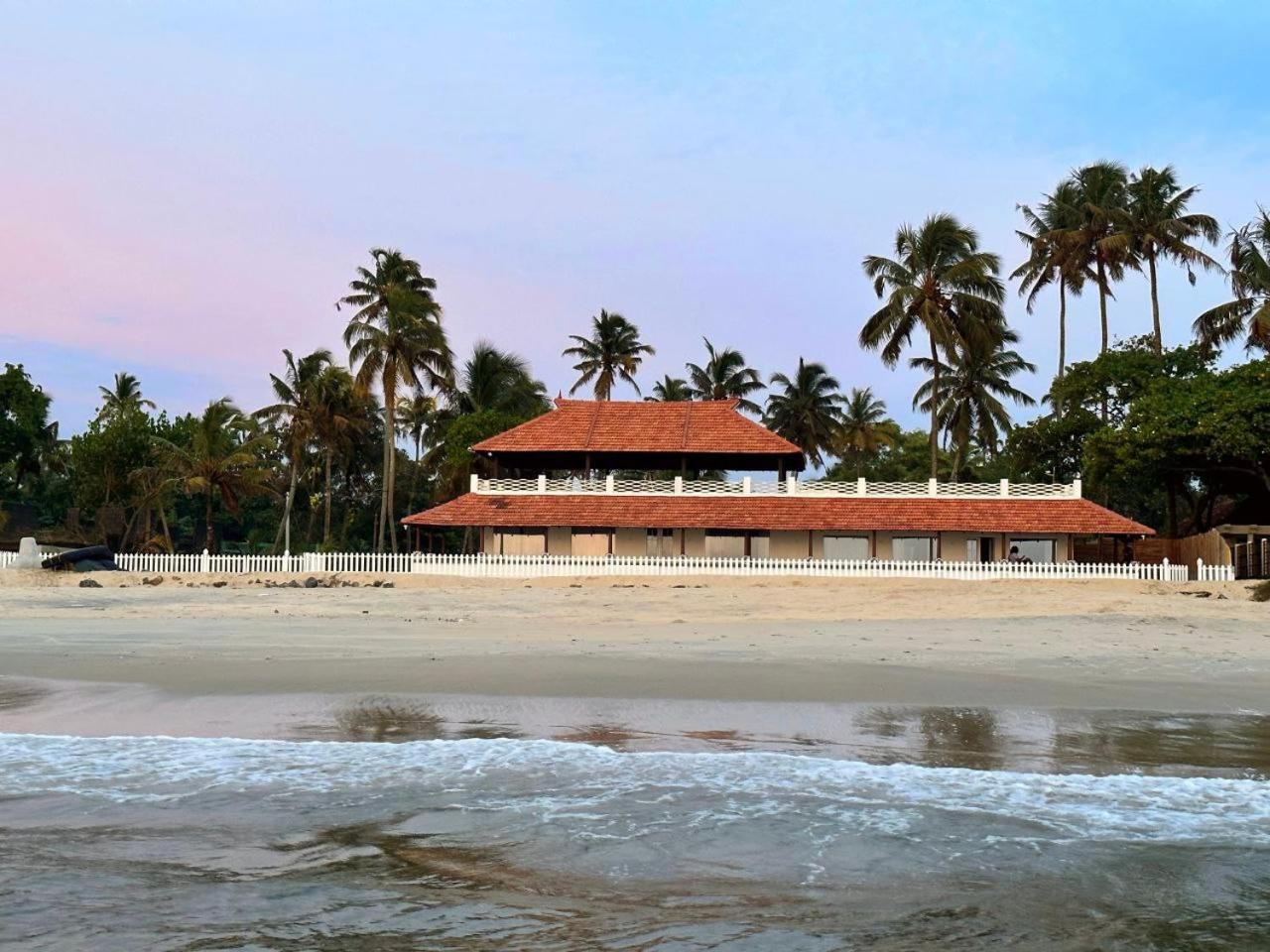 Ether Marari Beachfront Mararikulam Buitenkant foto