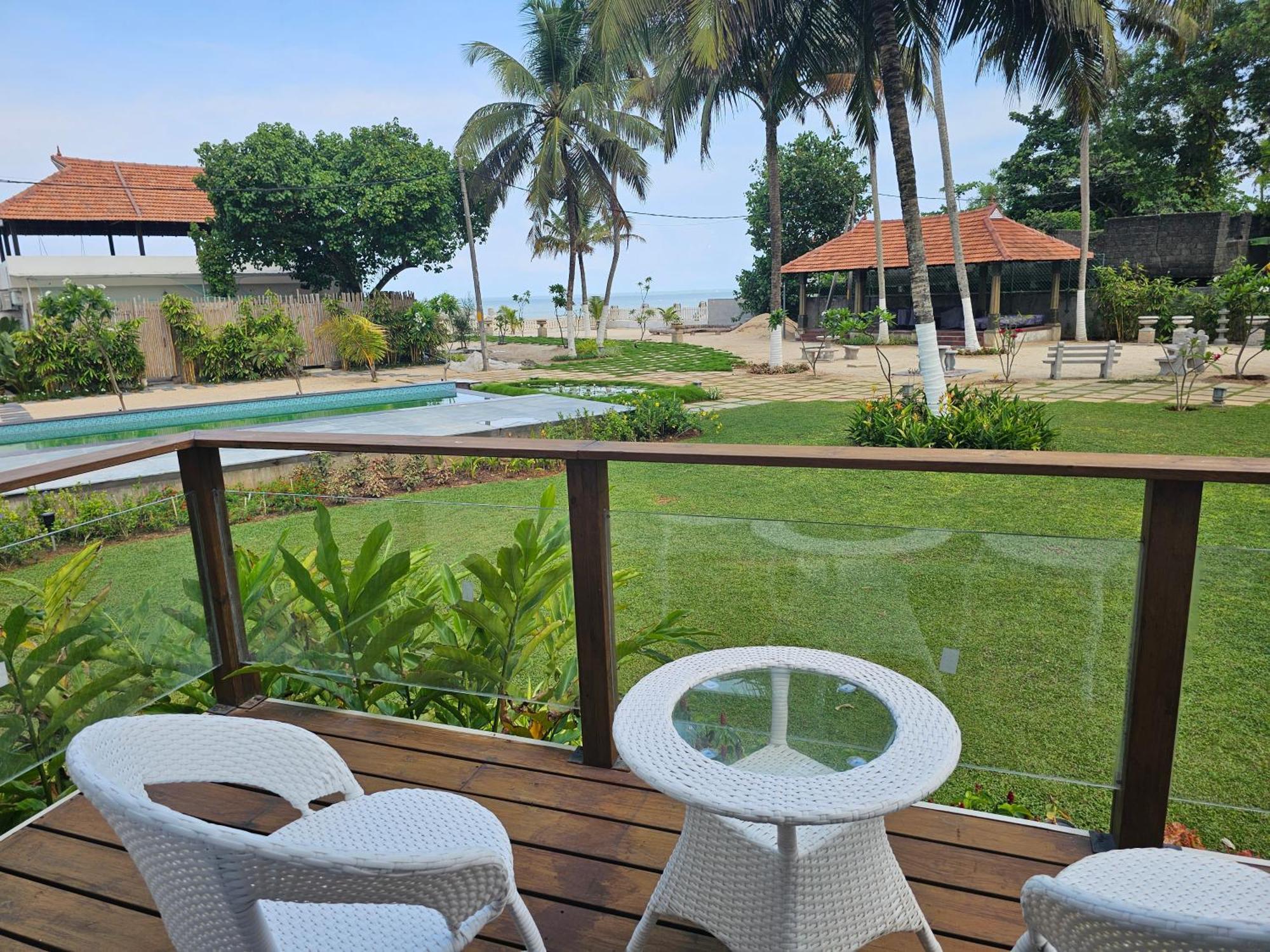 Ether Marari Beachfront Mararikulam Buitenkant foto
