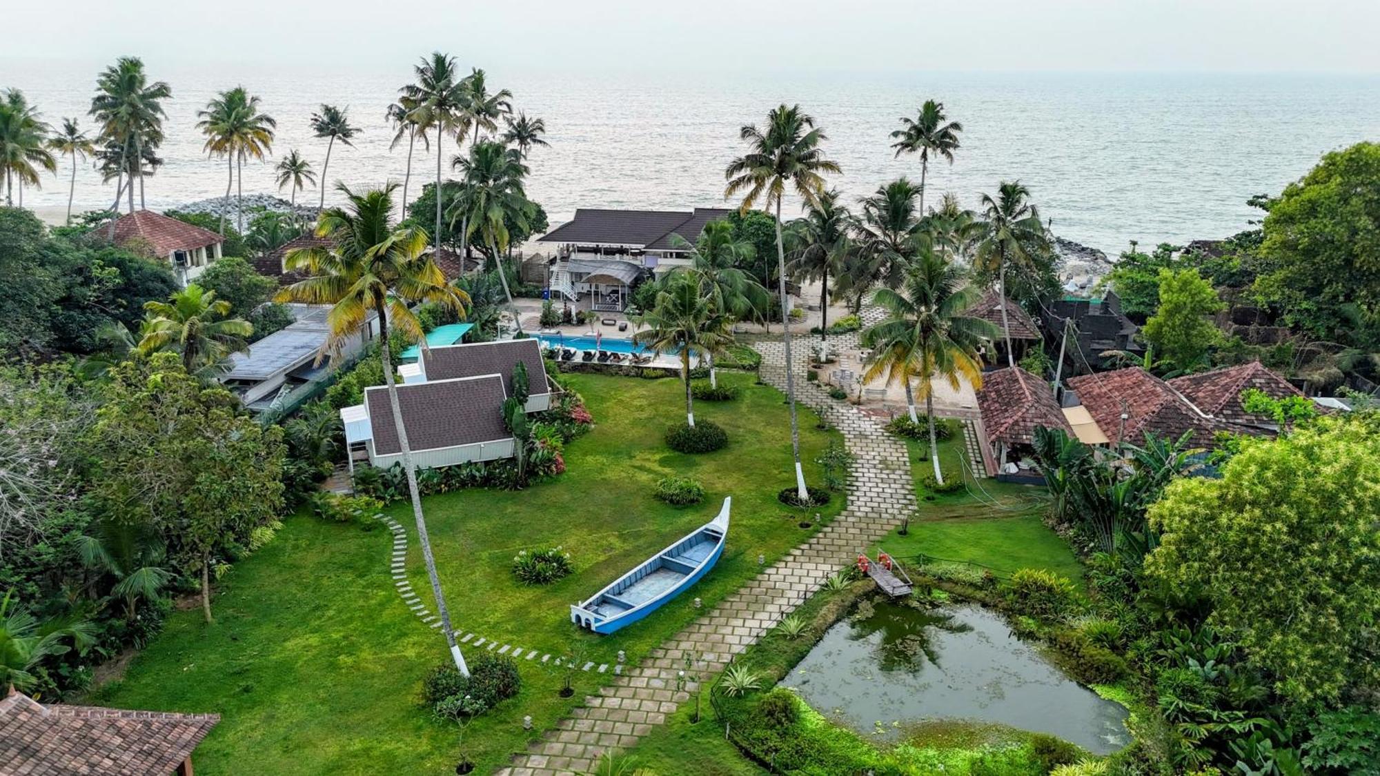 Ether Marari Beachfront Mararikulam Buitenkant foto