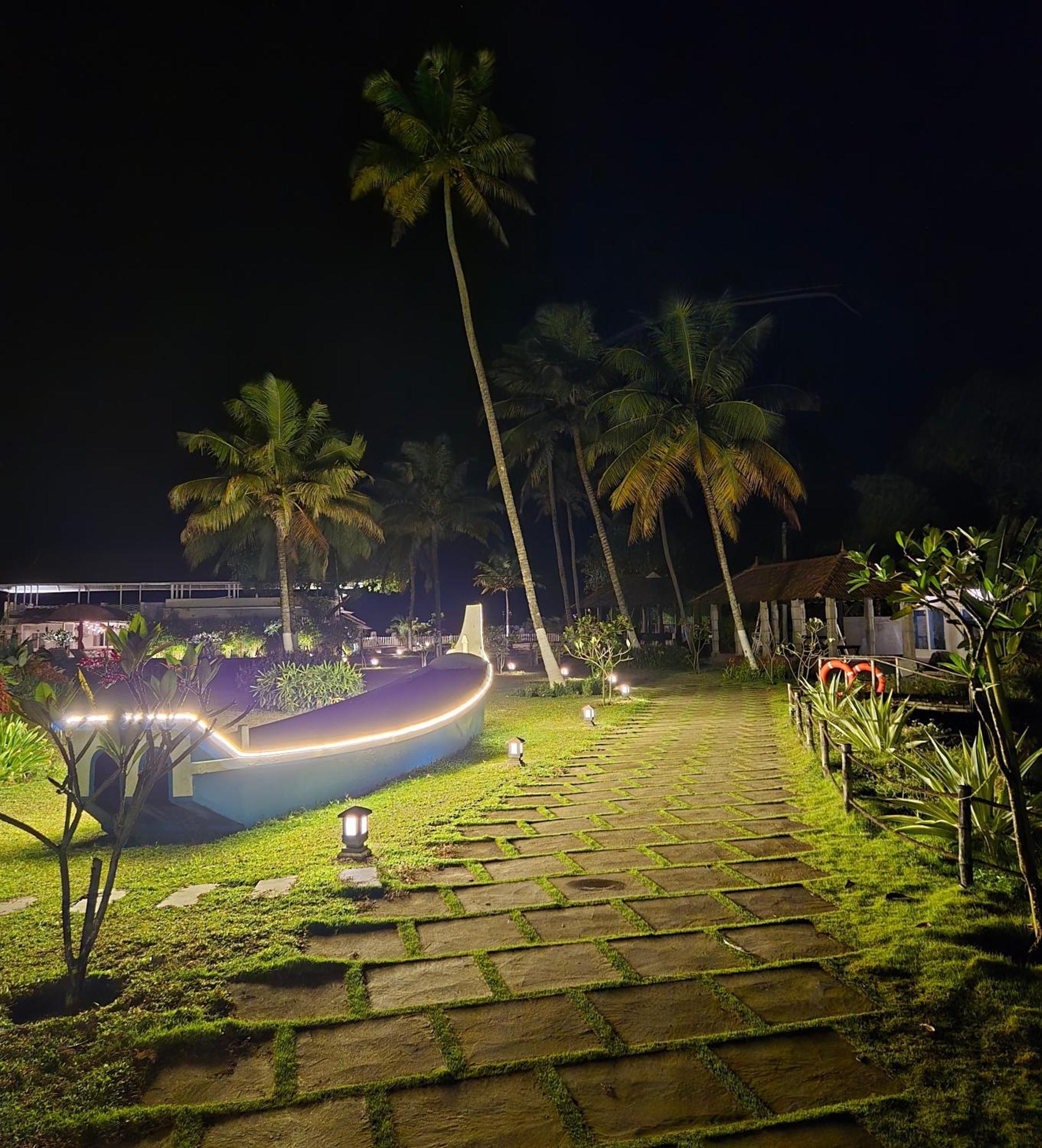 Ether Marari Beachfront Mararikulam Buitenkant foto