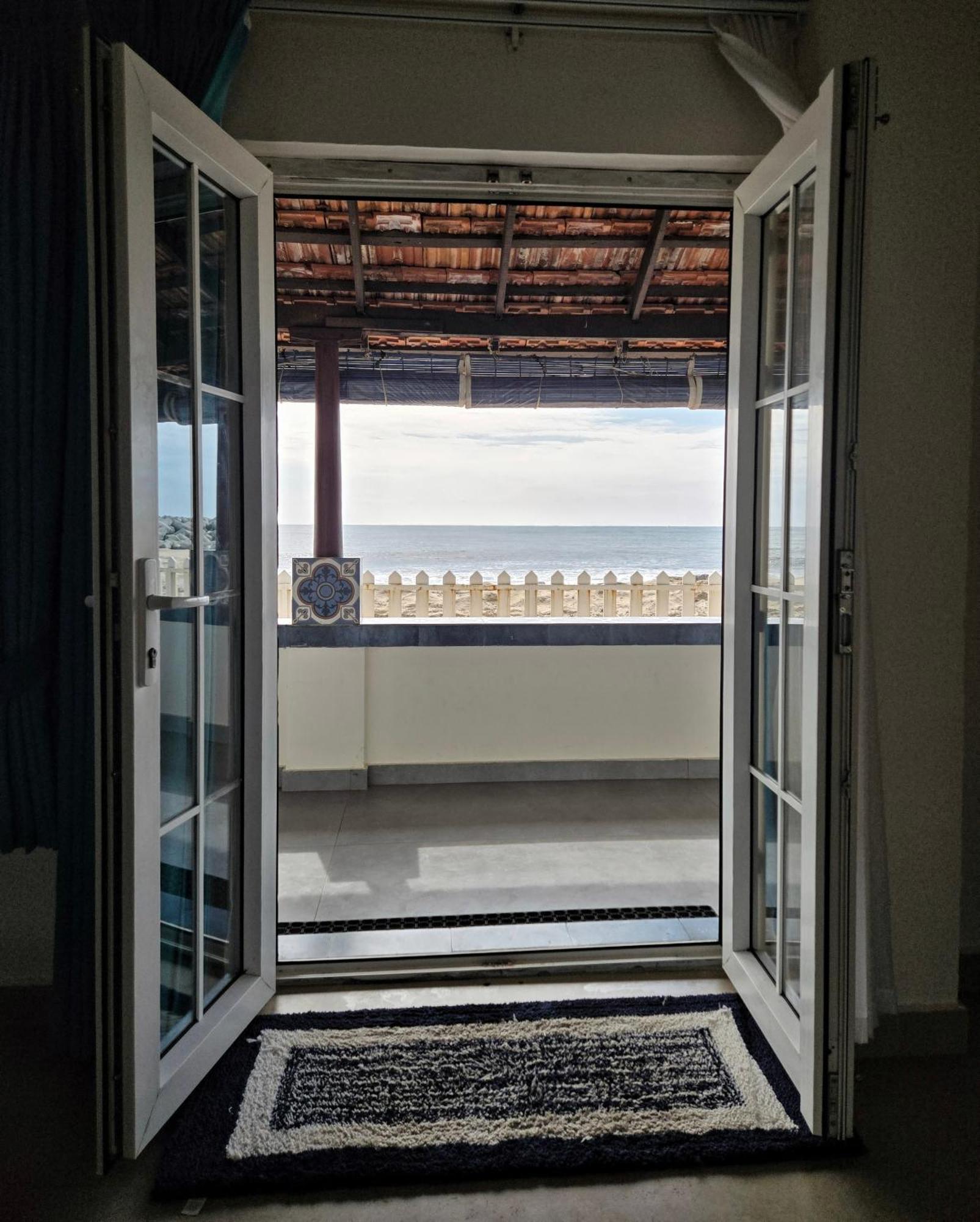 Ether Marari Beachfront Mararikulam Buitenkant foto