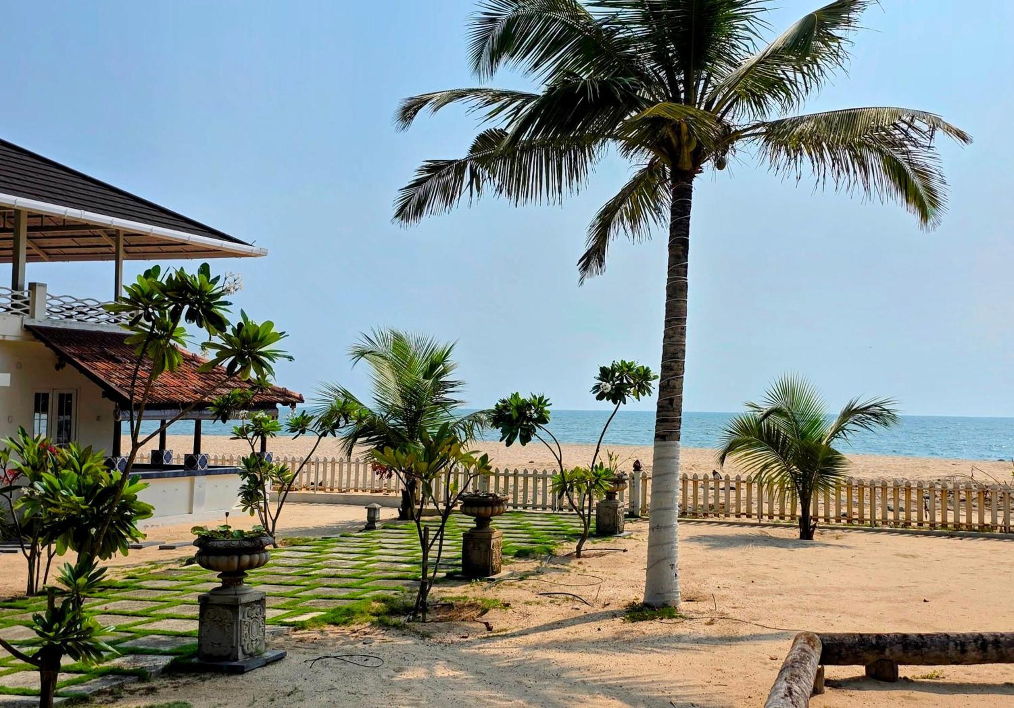 Ether Marari Beachfront Mararikulam Buitenkant foto