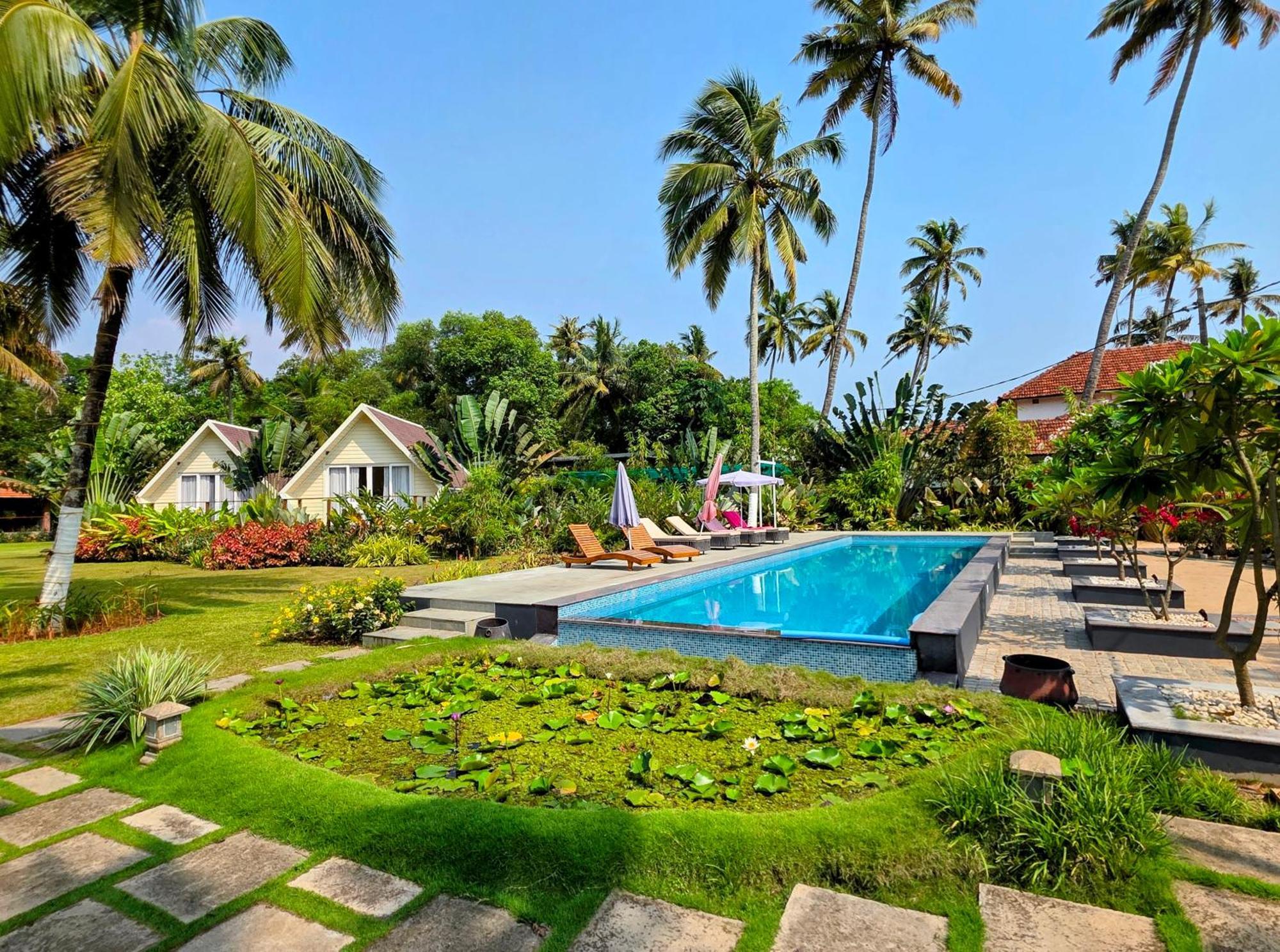 Ether Marari Beachfront Mararikulam Buitenkant foto