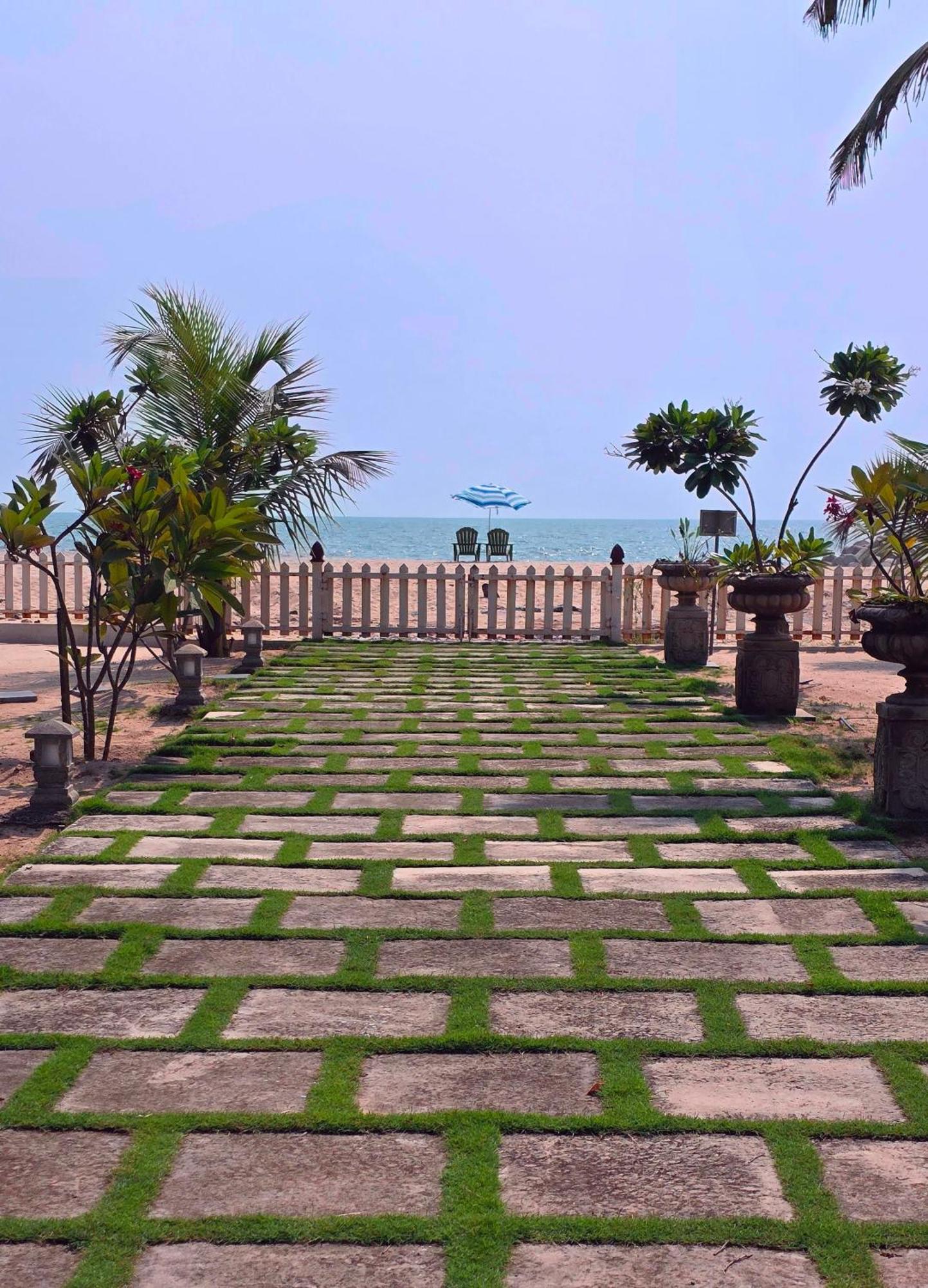 Ether Marari Beachfront Mararikulam Buitenkant foto